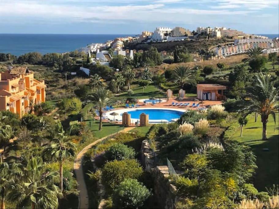 Penthouse Paradiso: 2Br Oasis In Casares Del Sol Εξωτερικό φωτογραφία
