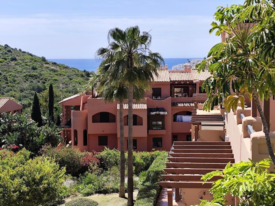 Penthouse Paradiso: 2Br Oasis In Casares Del Sol Εξωτερικό φωτογραφία