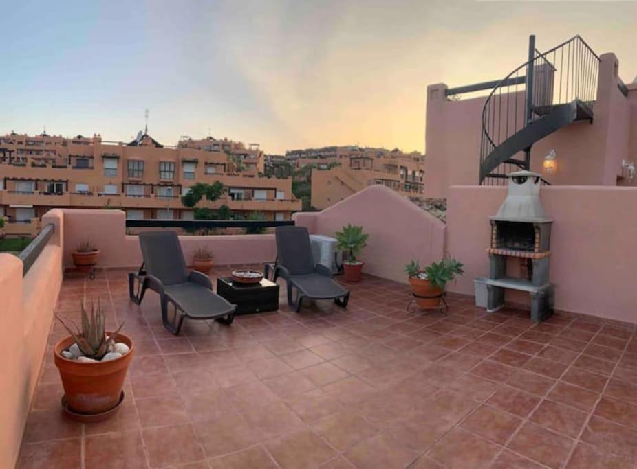Penthouse Paradiso: 2Br Oasis In Casares Del Sol Εξωτερικό φωτογραφία