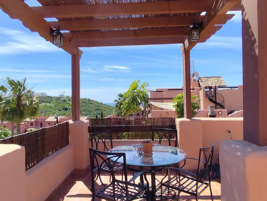 Penthouse Paradiso: 2Br Oasis In Casares Del Sol Εξωτερικό φωτογραφία